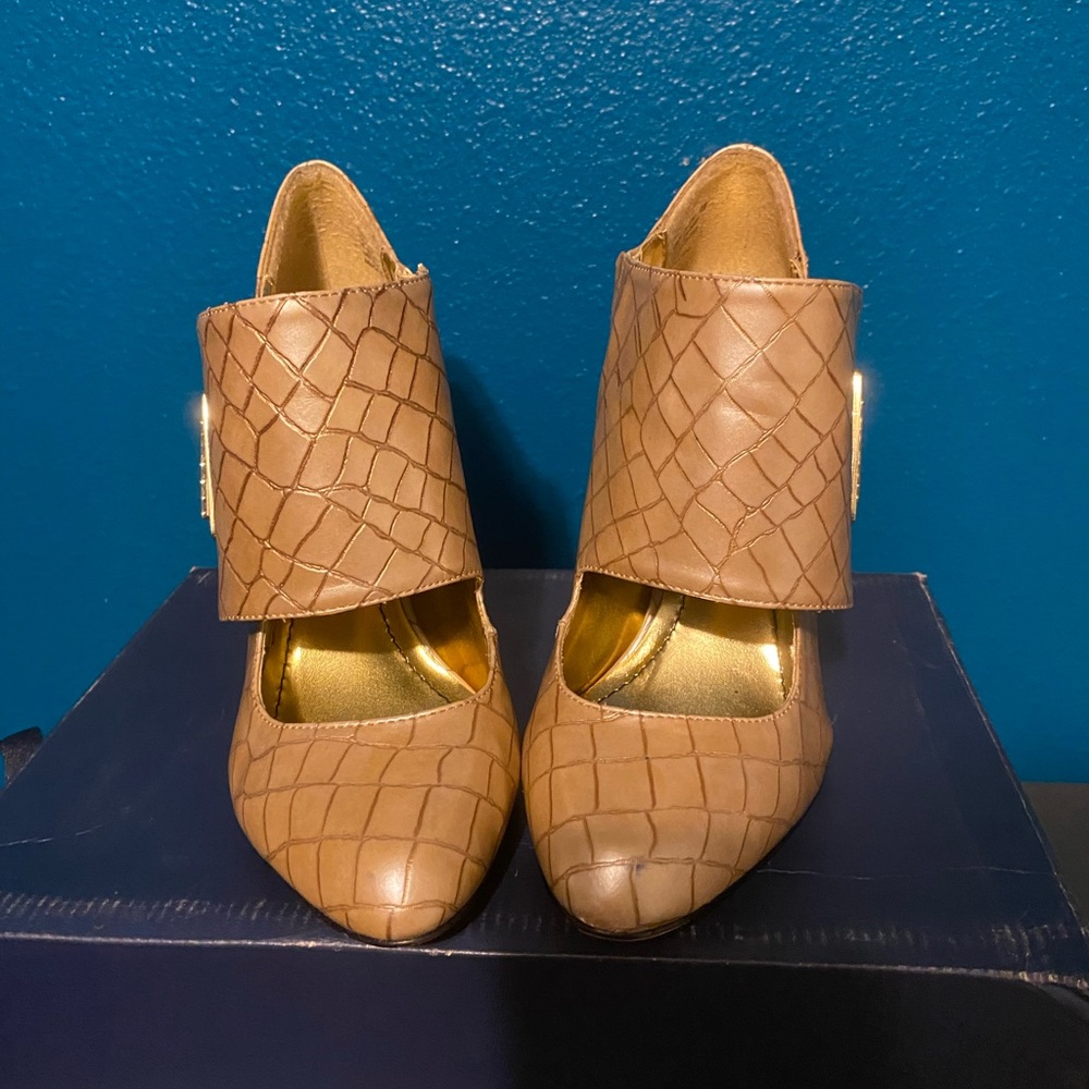 Elegant Tan Women's Shoes